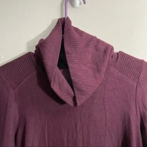 Anthropologie Rachael turtleneck pullover top 
Size XS
NWOT - Picture 5 of 7